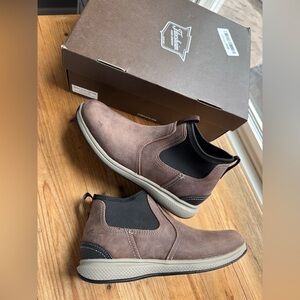 NIB Florsheim Kids Brown Leather Great Lakes Boots New in box size 4.5
